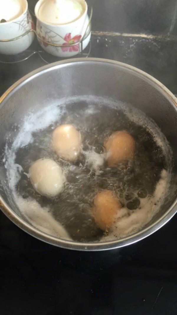 Ăn trứng bị nghi “lòng đỏ cao su” ảnh hưởng như thế nào đến sức khỏe?