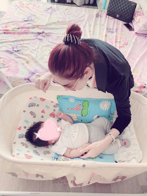 Lâm Khánh Chi tiết lộ ảnh con trai sinh bằng phương pháp mang thai hộ - Ảnh 2